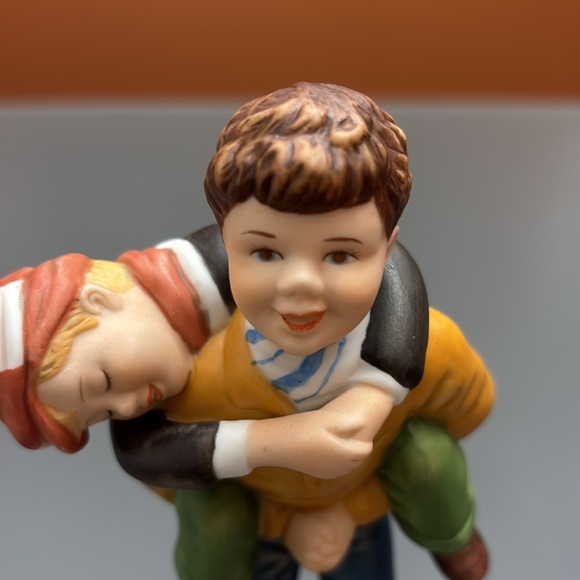 Brothers Figurine piggy back ride by Father Flanagan “He ain't heavy, Father…” - Picture 2 of 8